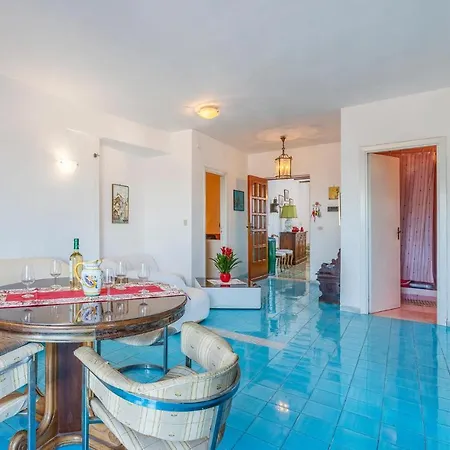 Appartement 2 Bedroom Nice Apartment In Ischia Ischia