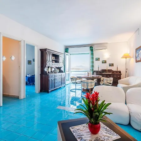 2 Bedroom Nice Apartment In Ischia Appartement