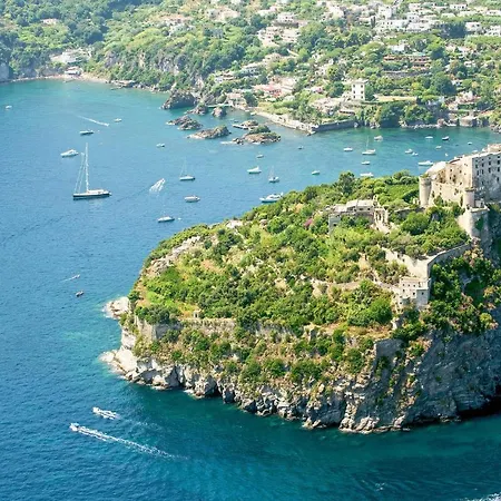 2 Bedroom Nice Apartment In Ischia Appartement *
