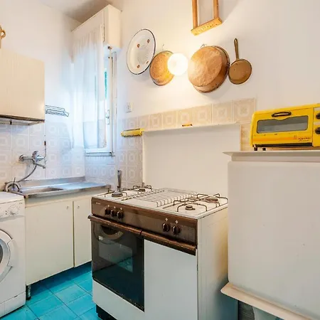2 Bedroom Nice Apartment In Ischia Appartement *